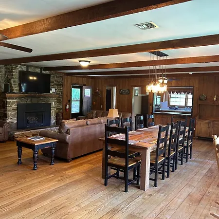 Villa Springmaid Mountain Retreat & Stables